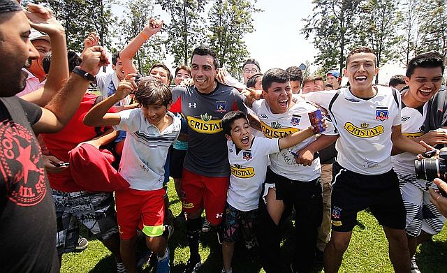 Esteban Paredes fue presentado en el Estadio Monumental.